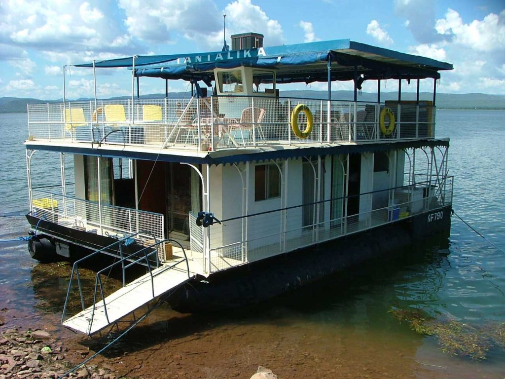 Tantalika houseboat