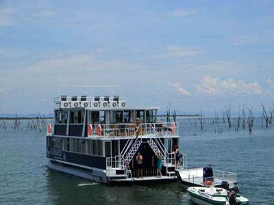 Karabezi houseboat