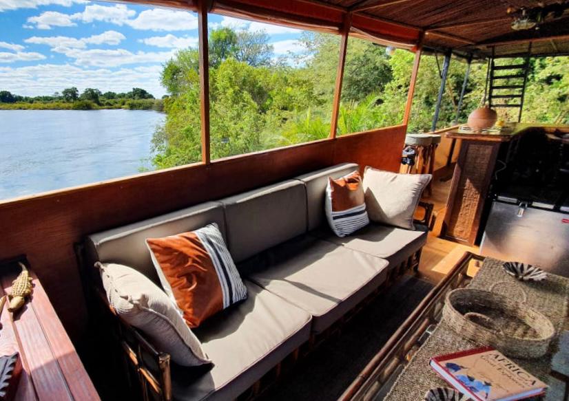 Safari boat Okavango