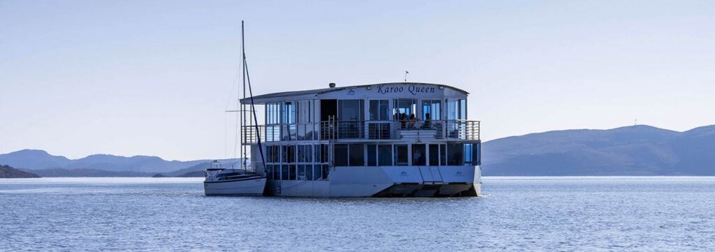 Karoo Queen luxury houseboat