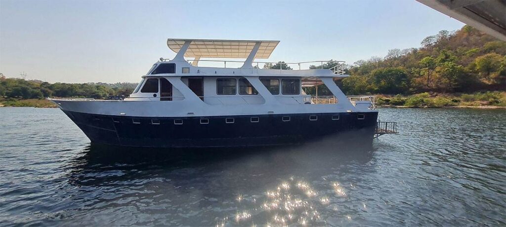 Kariba cruiser Nhingi