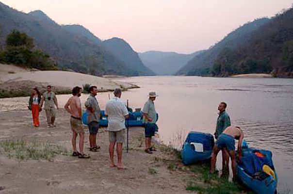 Zambezi canoe trails