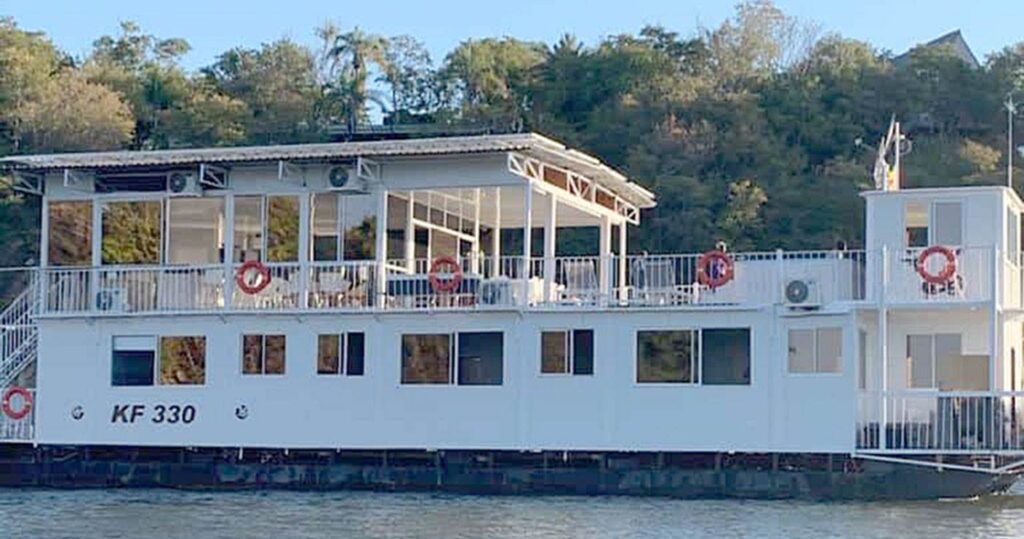 Binga houseboat Meremaid